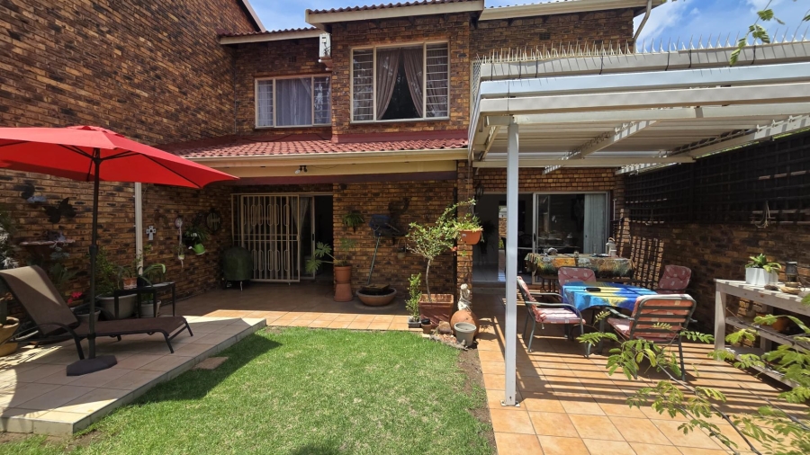 3 Bedroom Property for Sale in Brackenhurst Gauteng