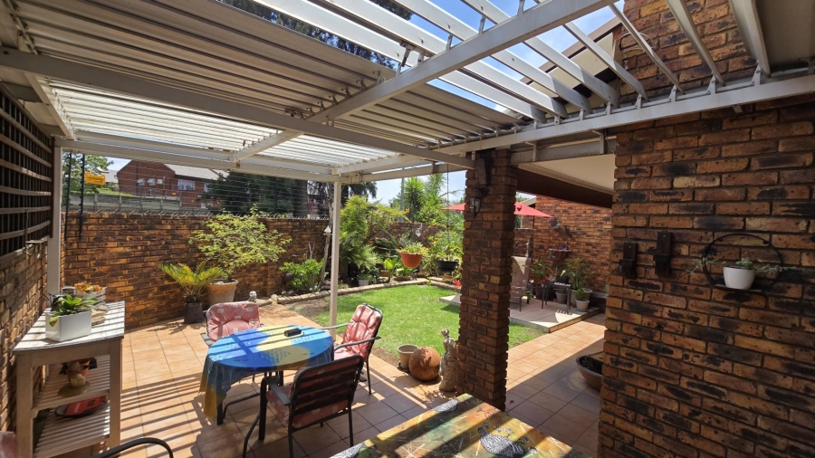 3 Bedroom Property for Sale in Brackenhurst Gauteng