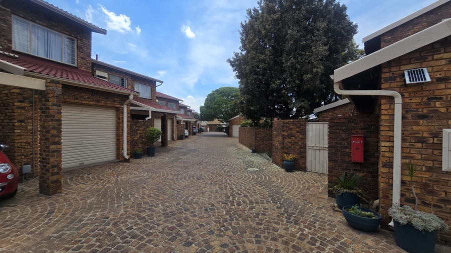 3 Bedroom Property for Sale in Brackenhurst Gauteng