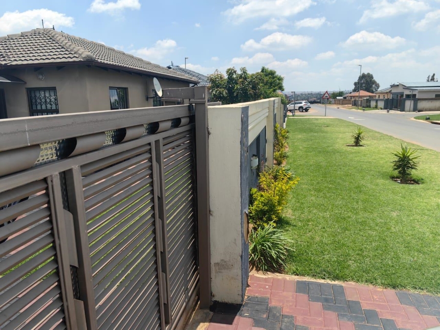 3 Bedroom Property for Sale in Klippoortje Gauteng