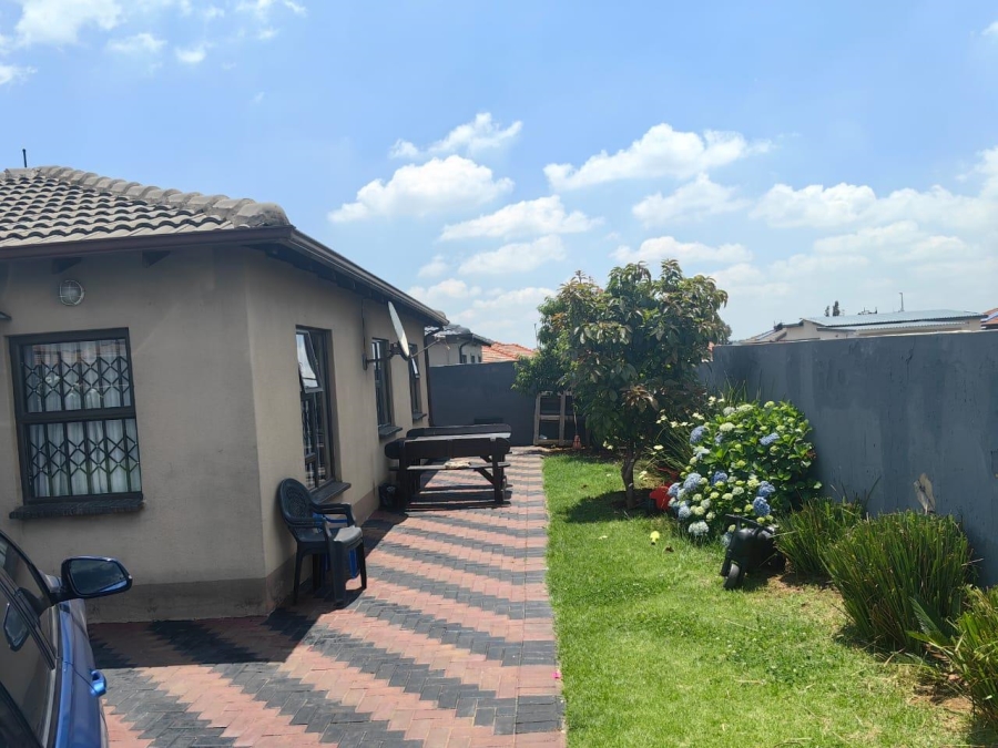 3 Bedroom Property for Sale in Klippoortje Gauteng