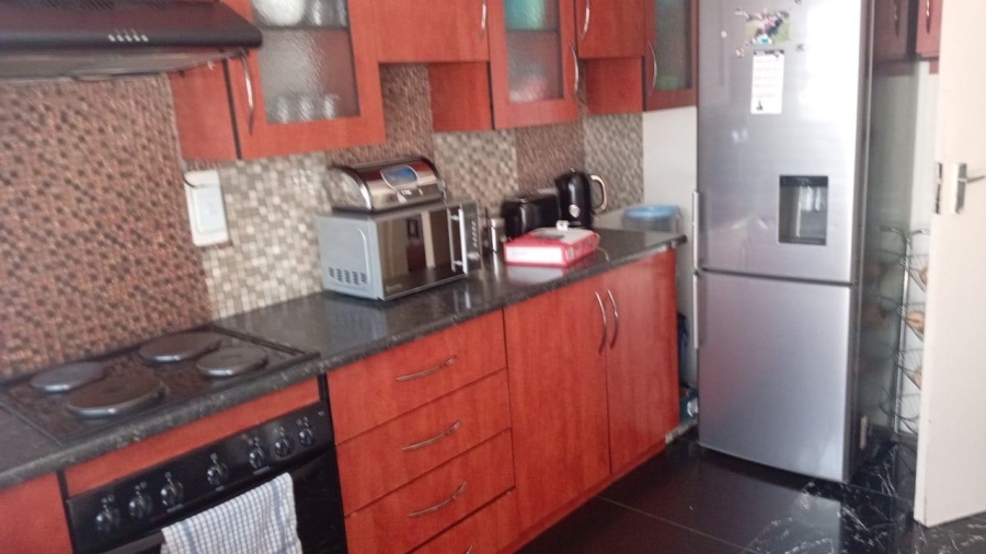 3 Bedroom Property for Sale in Roseacres Gauteng