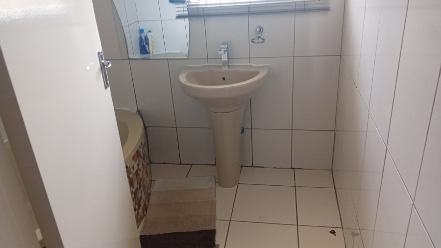 3 Bedroom Property for Sale in Roseacres Gauteng