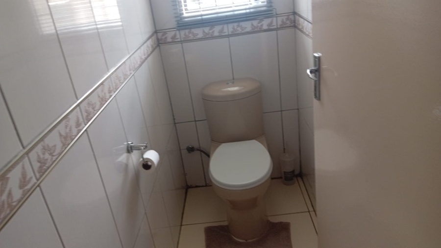 3 Bedroom Property for Sale in Roseacres Gauteng