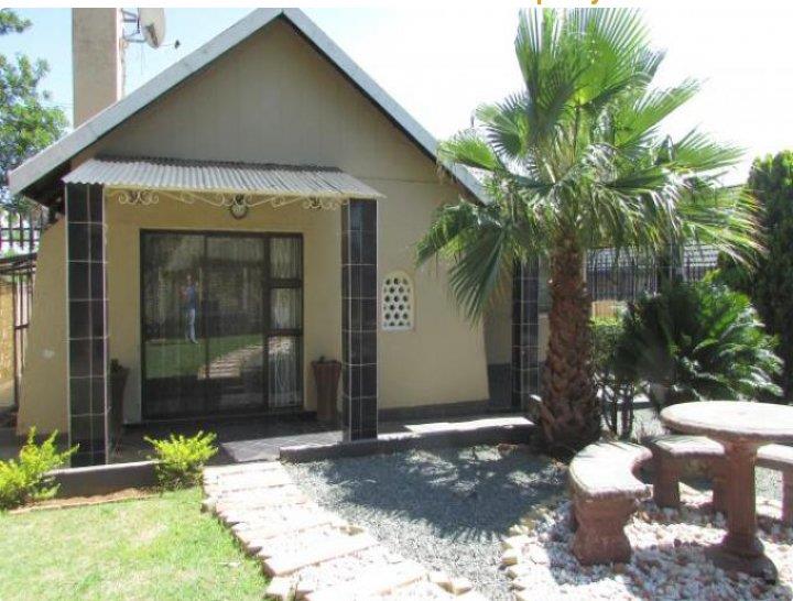 3 Bedroom Property for Sale in Roseacres Gauteng