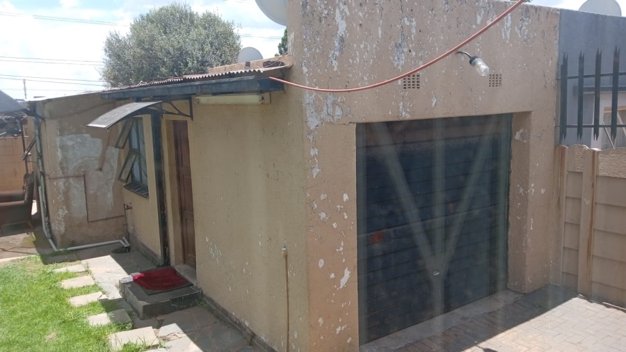 3 Bedroom Property for Sale in Roseacres Gauteng