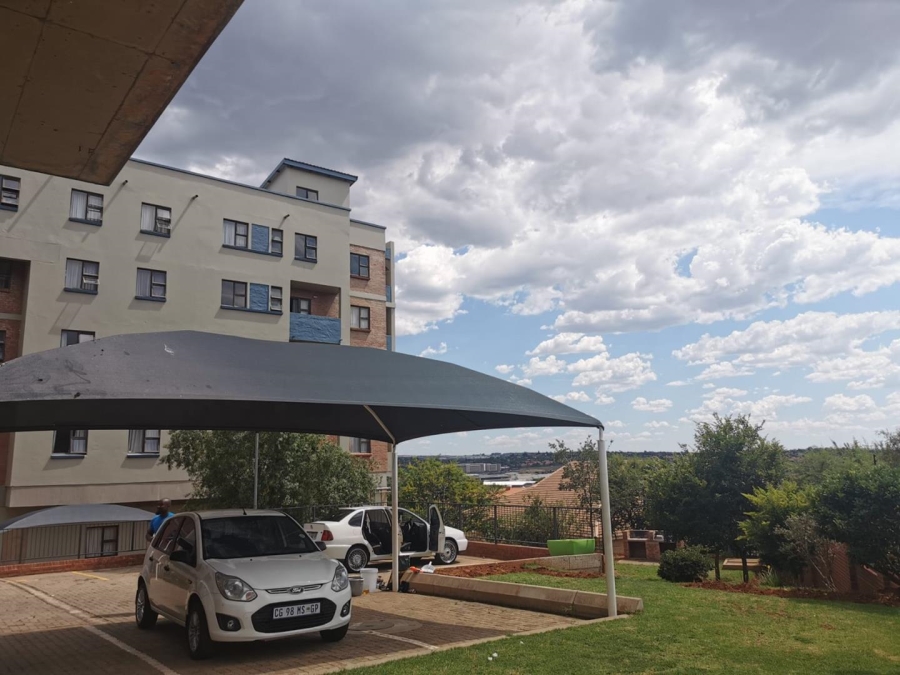 2 Bedroom Property for Sale in Die Hoewes Gauteng