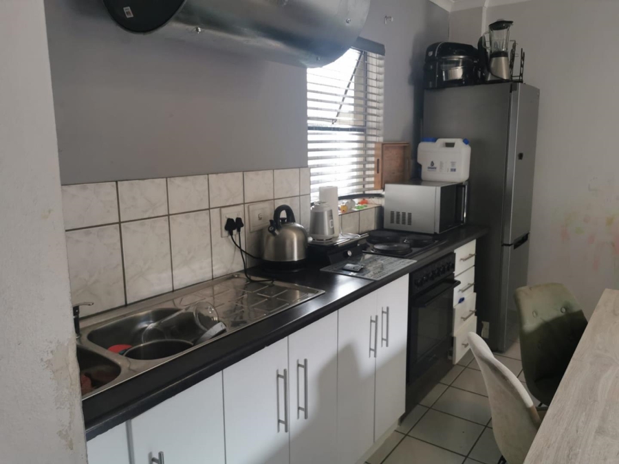 2 Bedroom Property for Sale in Die Hoewes Gauteng