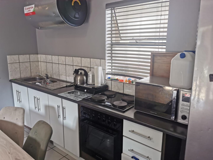 2 Bedroom Property for Sale in Die Hoewes Gauteng