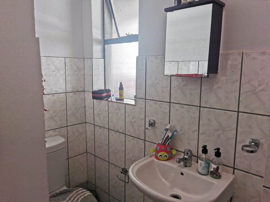 2 Bedroom Property for Sale in Die Hoewes Gauteng