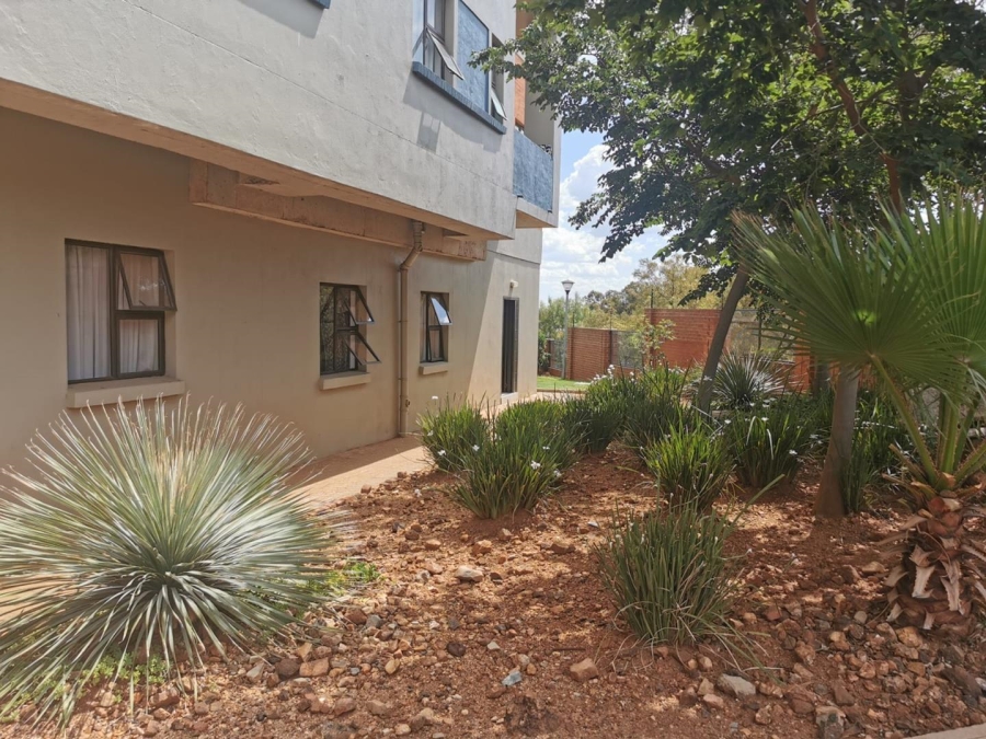 2 Bedroom Property for Sale in Die Hoewes Gauteng