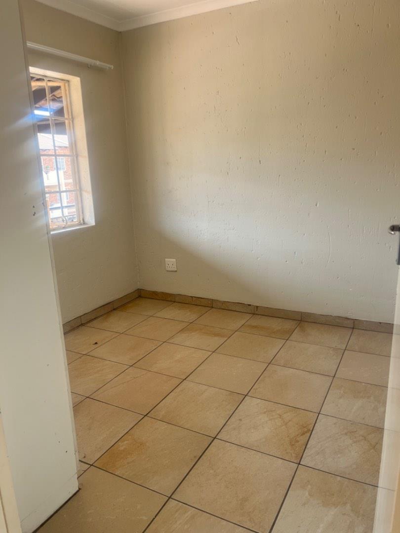 To Let 2 Bedroom Property for Rent in Comet Gauteng