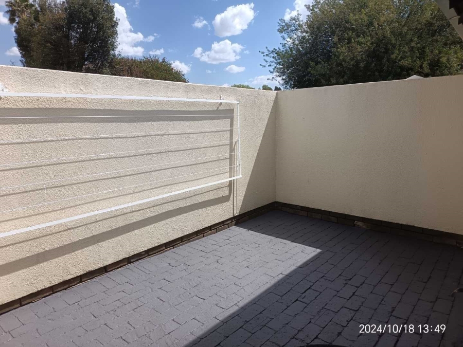 1 Bedroom Property for Sale in Helderkruin Gauteng