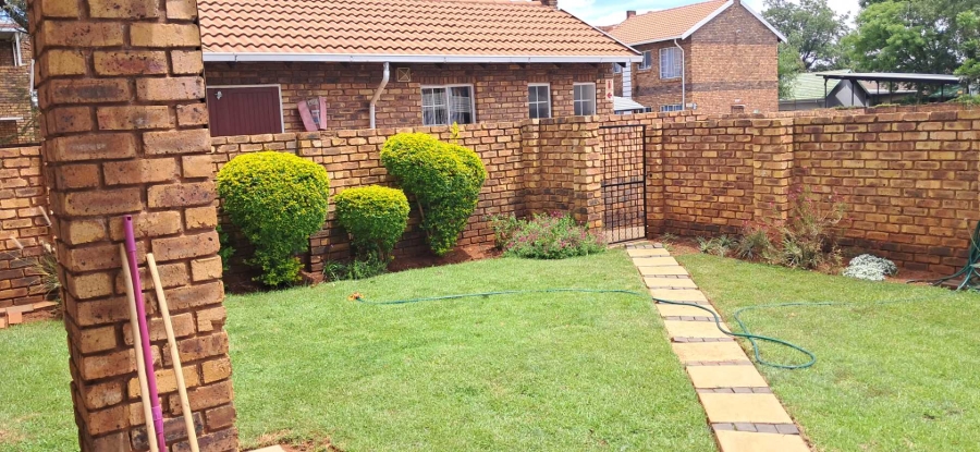 To Let 2 Bedroom Property for Rent in Clarina Gauteng