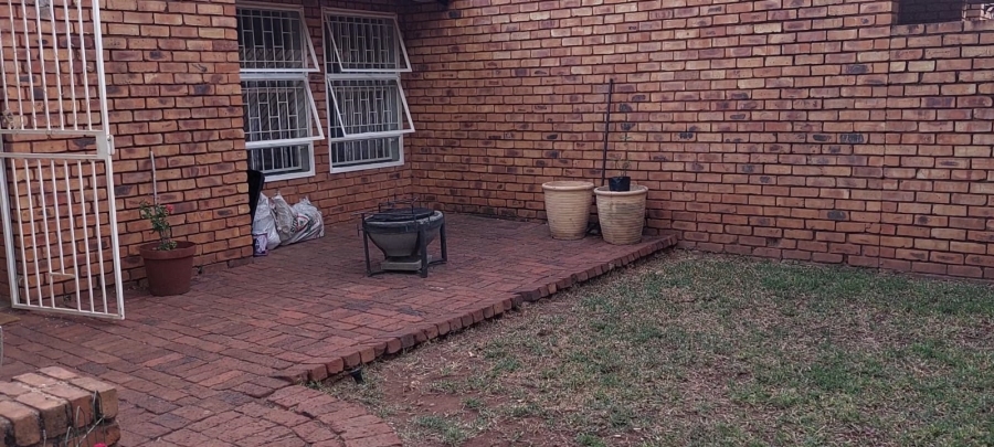 2 Bedroom Property for Sale in Valhalla Gauteng