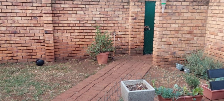 2 Bedroom Property for Sale in Valhalla Gauteng