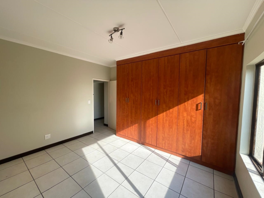 2 Bedroom Property for Sale in Sunninghill Gauteng