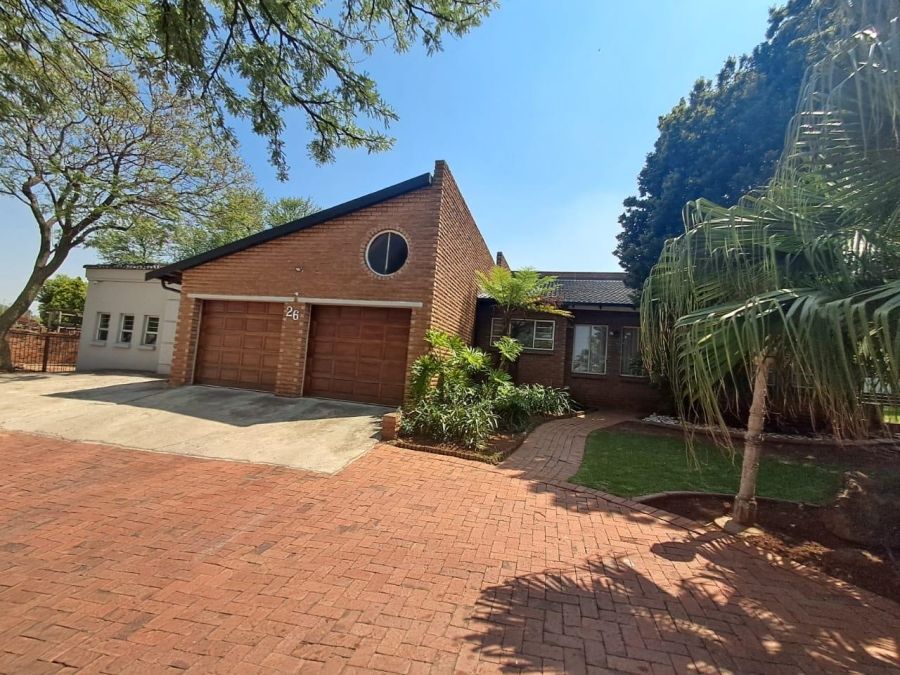 4 Bedroom Property for Sale in Glenvista Gauteng