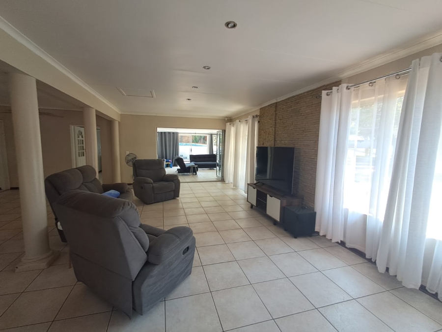 4 Bedroom Property for Sale in Glenvista Gauteng