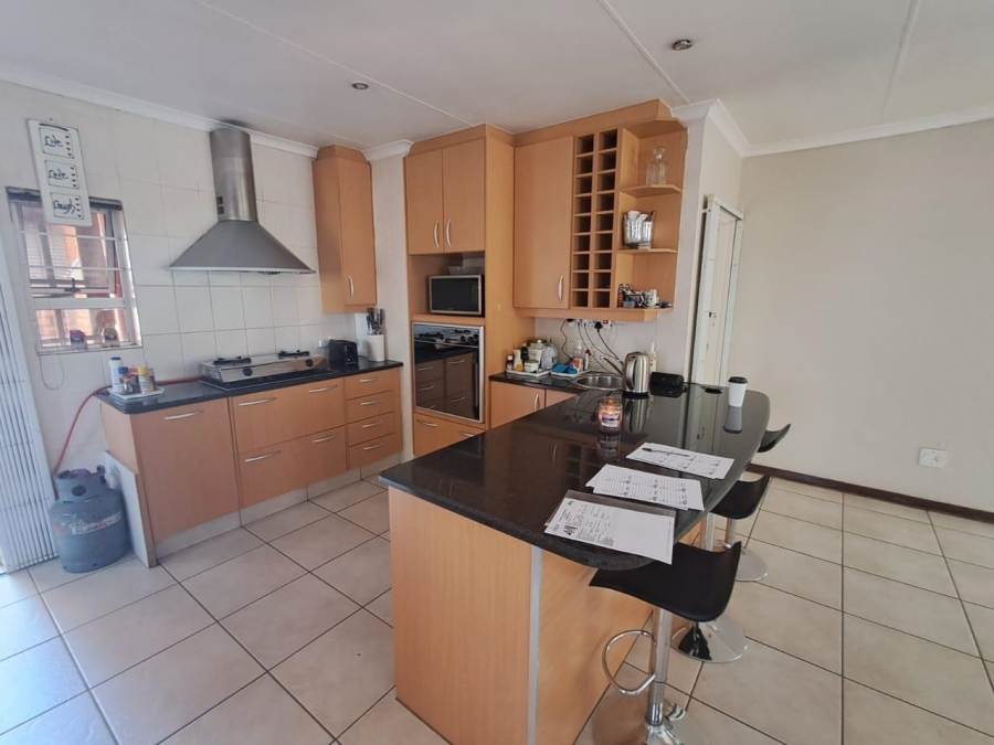 4 Bedroom Property for Sale in Glenvista Gauteng