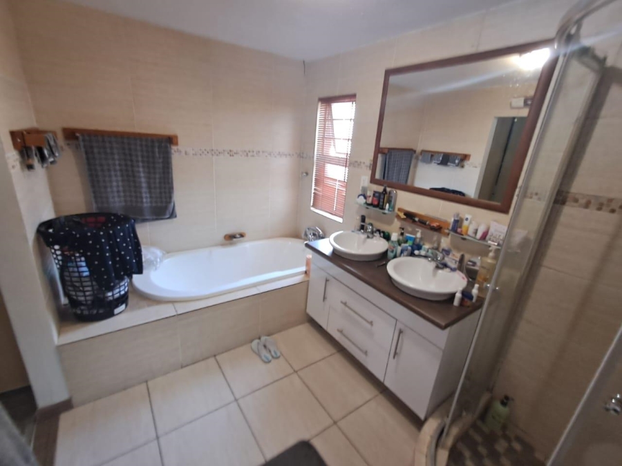 4 Bedroom Property for Sale in Glenvista Gauteng