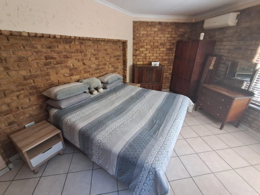 3 Bedroom Property for Sale in Bassonia Gauteng