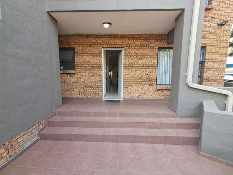 2 Bedroom Property for Sale in Mulbarton Gauteng