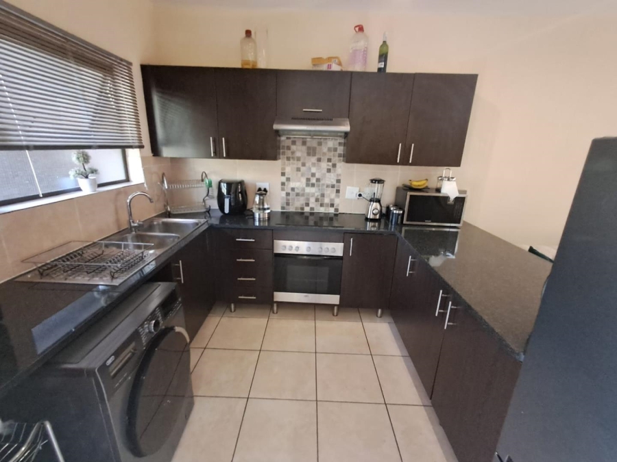 2 Bedroom Property for Sale in Mulbarton Gauteng