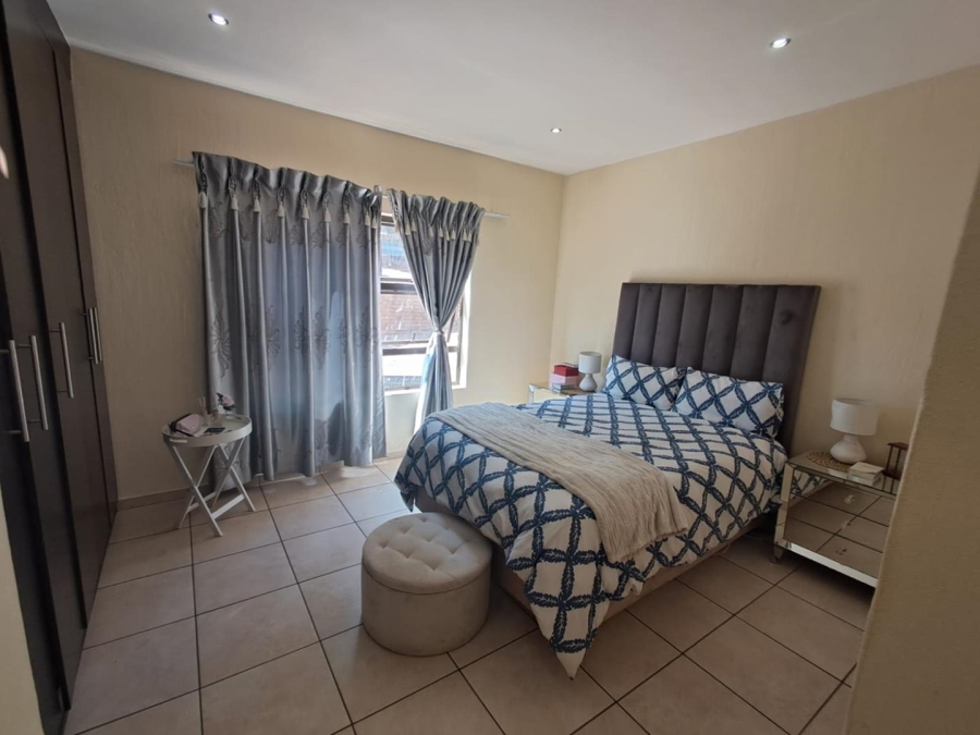 2 Bedroom Property for Sale in Mulbarton Gauteng