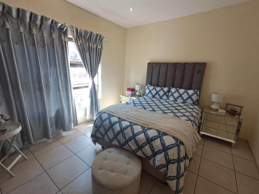 2 Bedroom Property for Sale in Mulbarton Gauteng