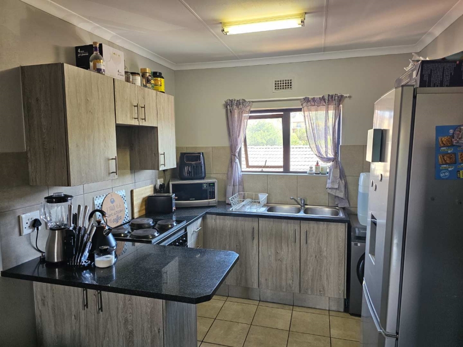 2 Bedroom Property for Sale in La Montagne Gauteng