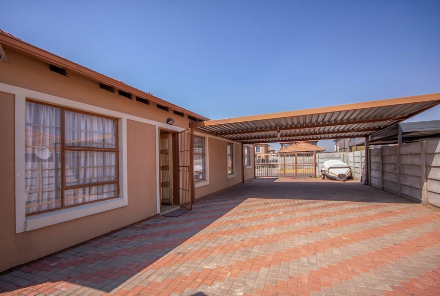 4 Bedroom Property for Sale in Leopard