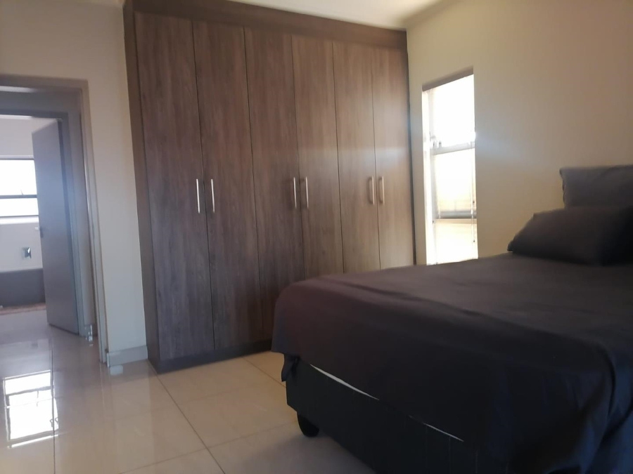 2 Bedroom Property for Sale in Glen Marais Gauteng