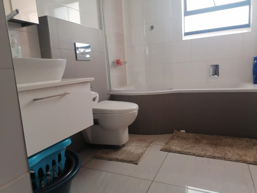 2 Bedroom Property for Sale in Glen Marais Gauteng