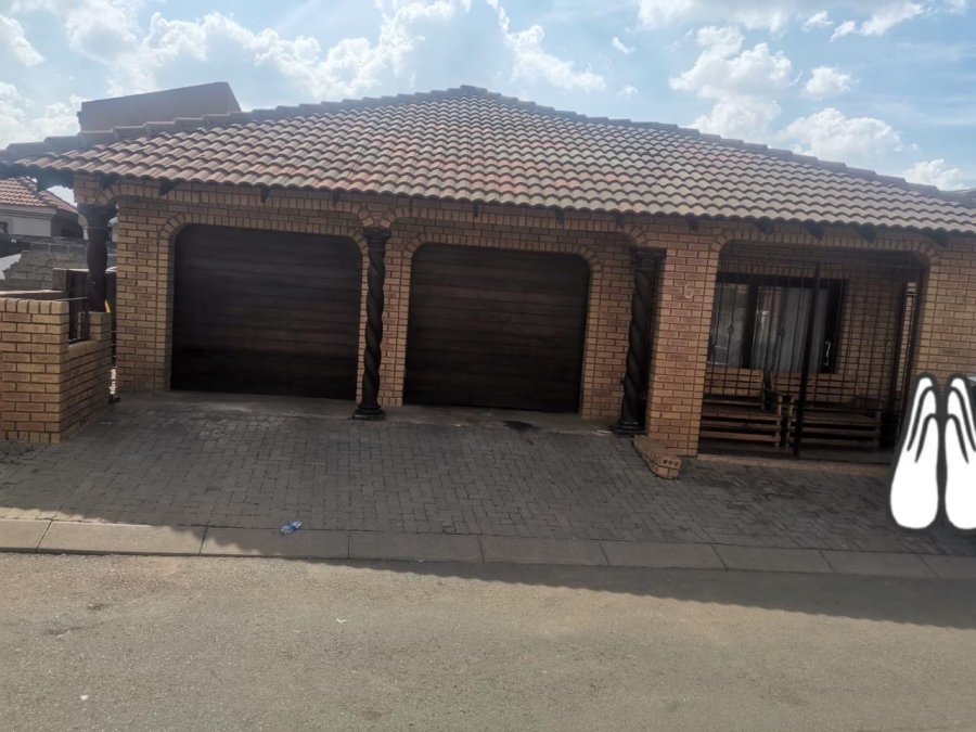 3 Bedroom Property for Sale in Commercia Gauteng