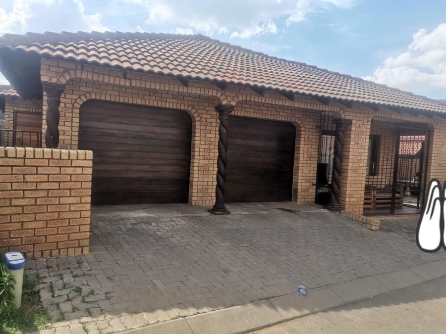 3 Bedroom Property for Sale in Commercia Gauteng