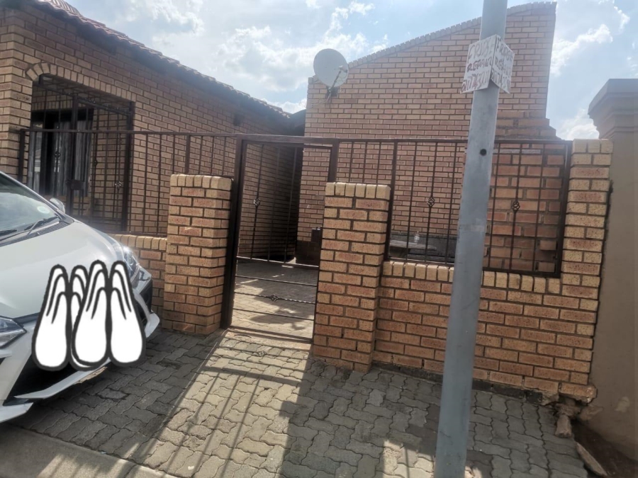 3 Bedroom Property for Sale in Commercia Gauteng