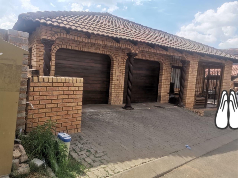 3 Bedroom Property for Sale in Commercia Gauteng