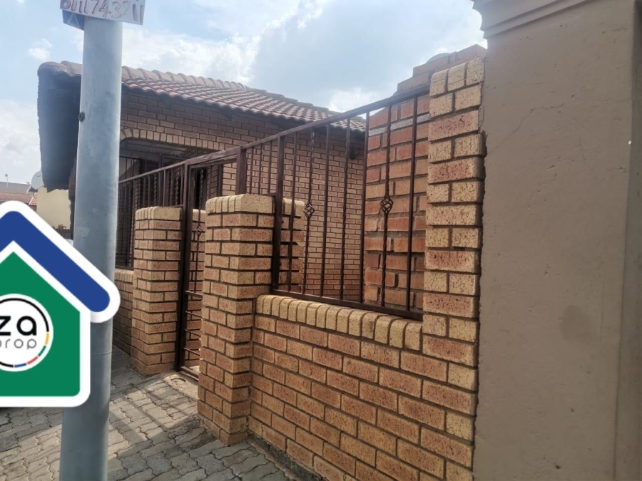 3 Bedroom Property for Sale in Commercia Gauteng