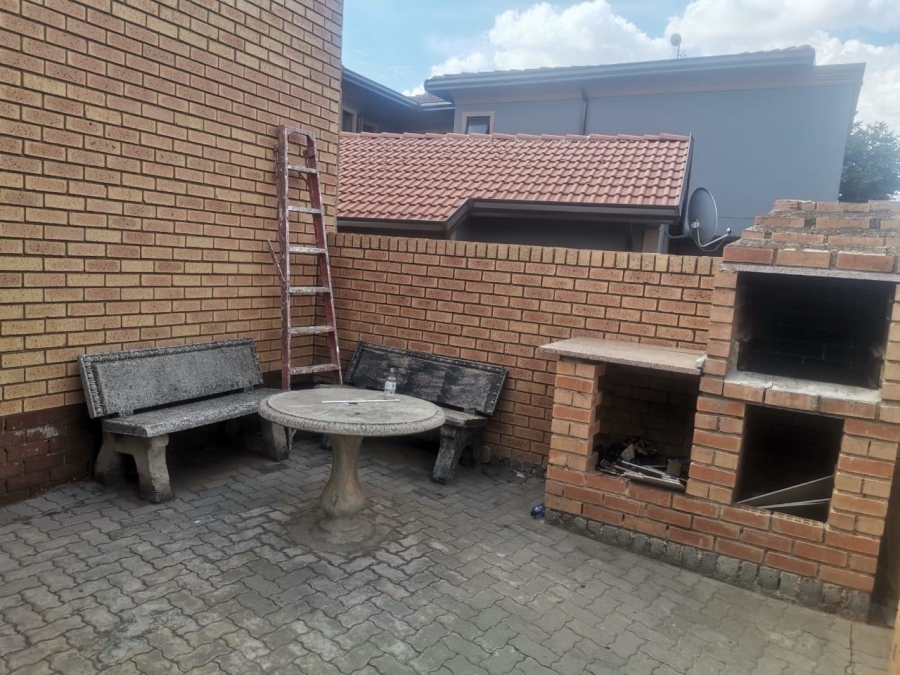 3 Bedroom Property for Sale in Commercia Gauteng