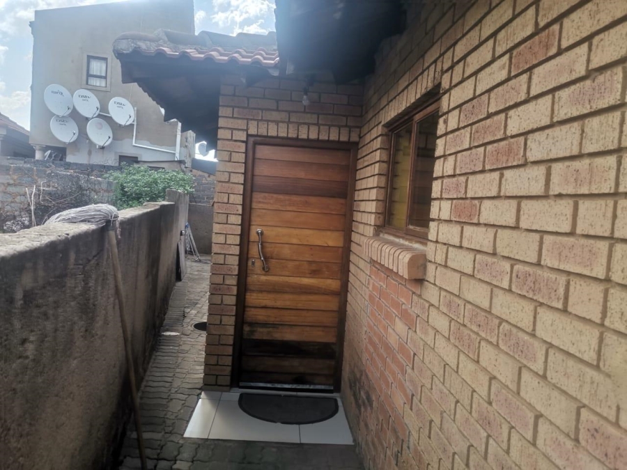 3 Bedroom Property for Sale in Commercia Gauteng