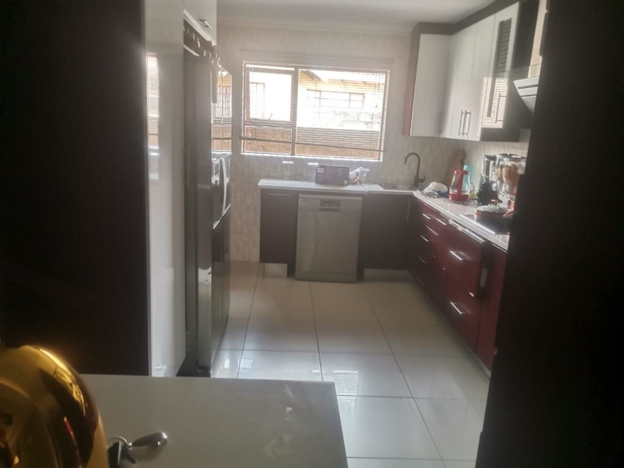 3 Bedroom Property for Sale in Commercia Gauteng