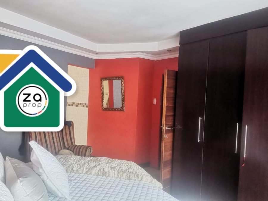 3 Bedroom Property for Sale in Commercia Gauteng