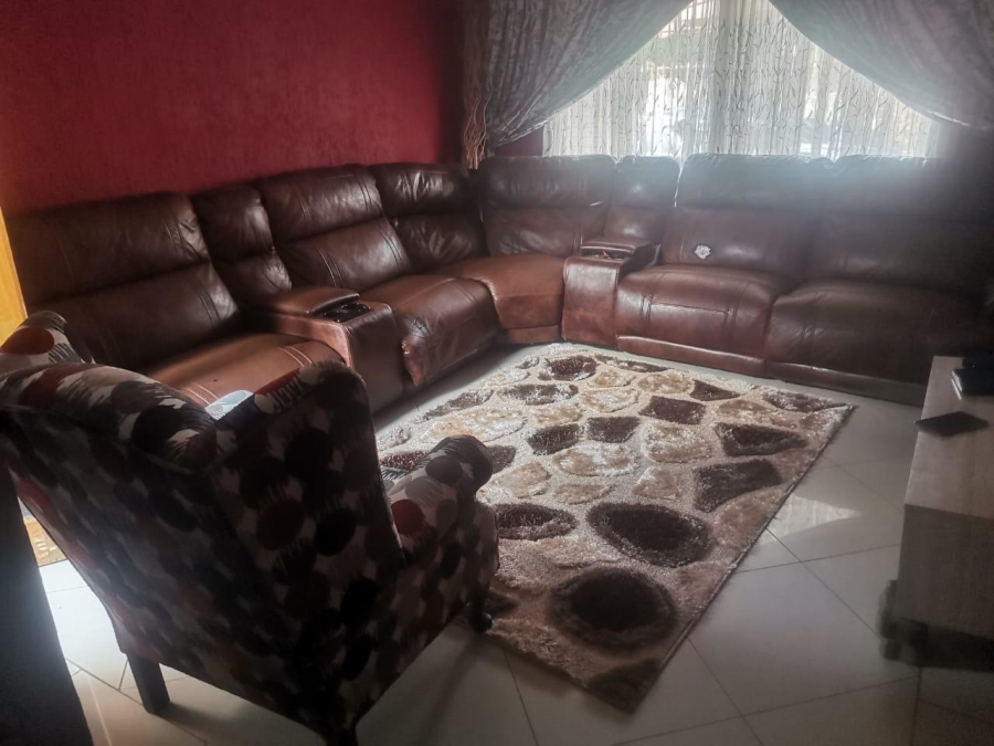 3 Bedroom Property for Sale in Commercia Gauteng