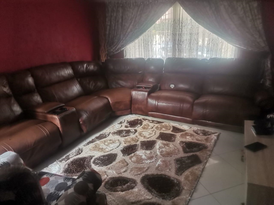 3 Bedroom Property for Sale in Commercia Gauteng