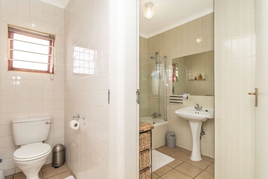 4 Bedroom Property for Sale in Hurlingham Manor Gauteng