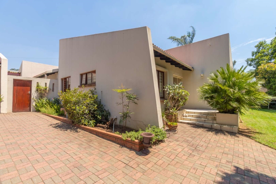 4 Bedroom Property for Sale in Hurlingham Manor Gauteng