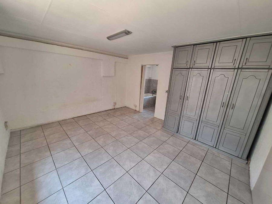 To Let 1 Bedroom Property for Rent in Weltevreden Park Gauteng