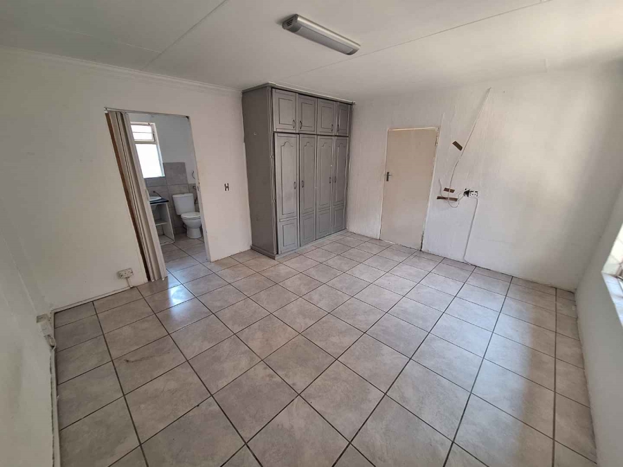 To Let 1 Bedroom Property for Rent in Weltevreden Park Gauteng