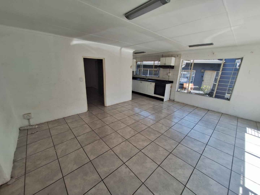 To Let 1 Bedroom Property for Rent in Weltevreden Park Gauteng